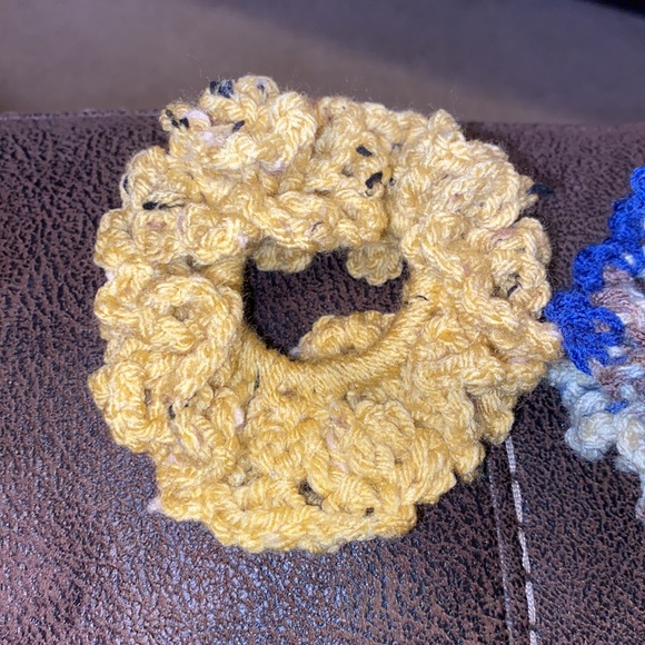 Crocheted Scunchie set of 2 - Picture 2 of 3